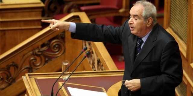 Παναγούλης: ‘Συγγνώμη για τους νόμους που ψήφισα’. Δεν παραδίδει την έδρα