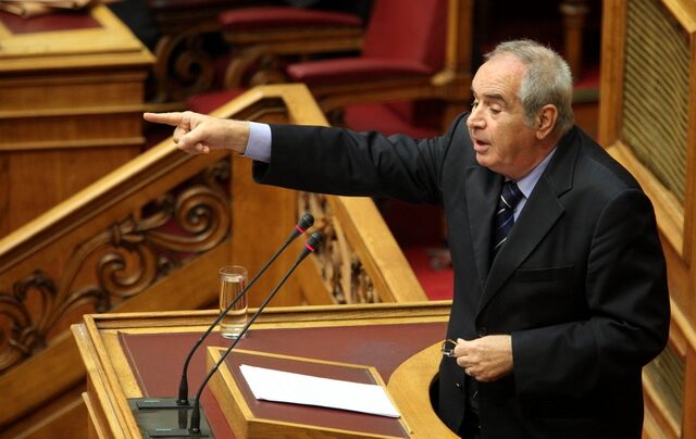 Παναγούλης: ‘Συγγνώμη για τους νόμους που ψήφισα’. Δεν παραδίδει την έδρα
