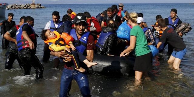Σύσκεψη στο Μαξίμου για το προσφυγικό – Κατακόρυφη η αύξηση των ροών στα νησιά του Β.Αιγαίου