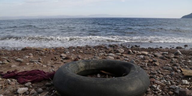 Αναζητούν χώρο ταφής για τους δεκάδες πρόσφυγες που χάθηκαν στα ναυάγια πέριξ της Λέσβου