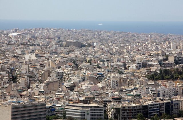 Στον νόμο Κατσέλη και οφειλές προς το Δημόσιο. Μάχη για την πρώτη κατοικία