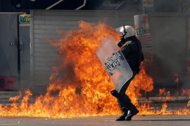 Guardian: Επεισόδια και μέρες 2012 στην πρώτη γενική απεργία επί πρωθυπουργίας Τσίπρα