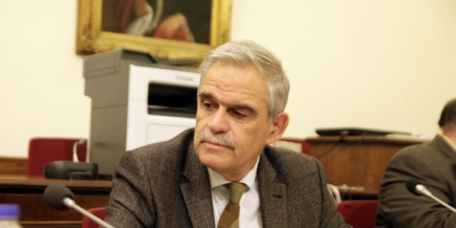 ‘Κουκούλωμα’ καταλογίζει ο Τόσκας στον αποχωρήσαντα επικεφαλής Εσ. Υποθέσεων της ΕΛ.ΑΣ