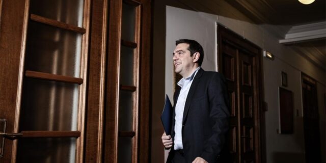 Ο Τσίπρας καλεί τους πολιτικούς αρχηγούς
