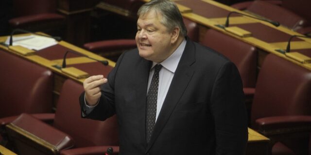 Άγρια κόντρα Τόσκα- Βενιζέλου με αναφορές σε ‘στικάκια’ και ‘υποβρύχια’