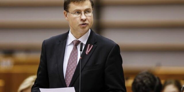 Ντομπρόφσκις για Ελλάδα: Έως τα μέσα Δεκεμβρίου το δεύτερο πακέτο προαπαιτούμενων