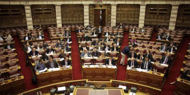 Ξεκινά η ψηφοφορία στη Βουλή για το πολυνομοσχέδιο. Δείτε Live εικόνα