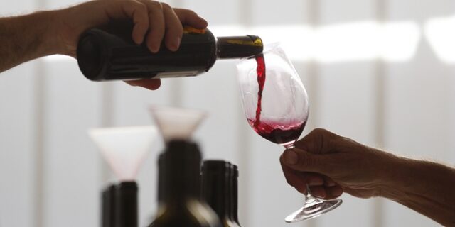 Υπεροφορολόγηση ποτών: Απώλεια φορολογικών εσόδων και έκρηξη της ανεργίας