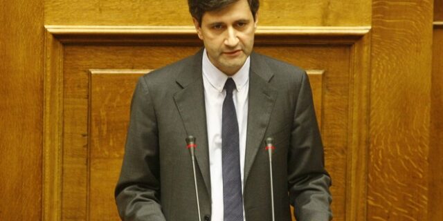 Χουλιαράκης: Έτος καμπής για την ελληνική οικονομία το 2016