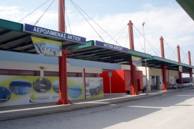 Άνοιξαν οι ‘κάλπες’ του δημοψηφίσματος για τα αεροδρόμια του Ιονίου