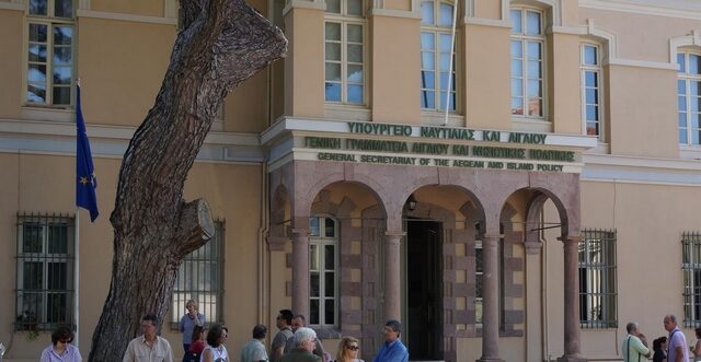 Λέσβος: Μολότοφ στο κτίριο της Γενικής Γραμματείας Αιγαίου και Νησιωτικής Πολιτικής