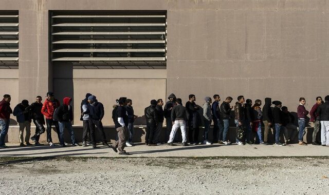 Ποιοι οι όροι εξόδου και επανεισόδου των νόμιμων αλλοδαπών για το 2016