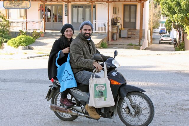 Οι πλαστικές δεν είναι πια της μόδας