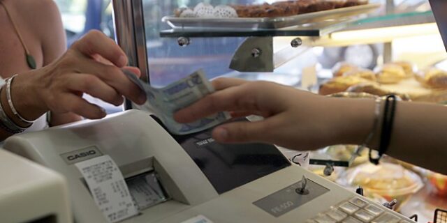 “Τα μαζεύουν” για τις αποδείξεις