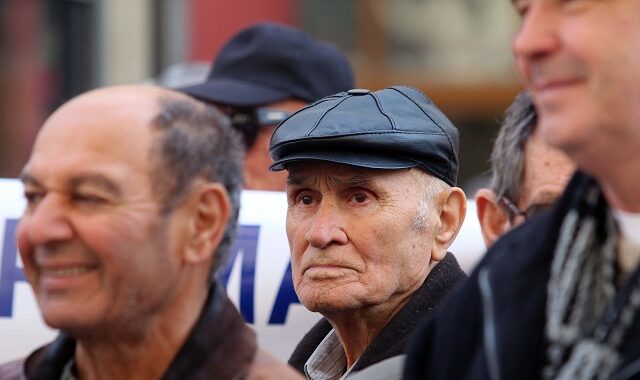 Ασφαλιστικό: Στοχευμένες περικοπές στις συντάξεις βλέπει η ΟΚΕ