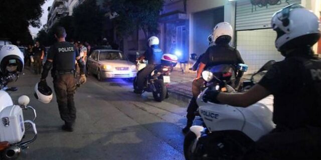 Εξαρθρώθηκε πολυμελής σπείρα με αστυνομικούς που πουλούσε προστασία σε μαγαζιά