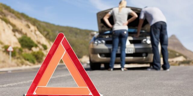Από το φαρμακείο μέχρι τον φακό: Τα 18 πράγματα που πρέπει να έχεις πάντα στο αυτοκίνητο