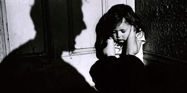 Ο πατριός της την ‘πότιζε’ με χασίς και την βίαζε από μικρό κοριτσάκι