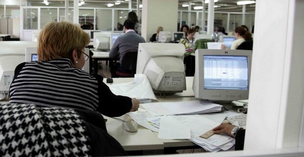 Βερναρδάκης: Αυξήσεις μισθών για το 55% των δημοσίων υπαλλήλων