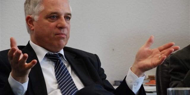 Στράτενσουλτε: Πάω στοίχημα ότι θα γίνει αναδιάρθρωση του ελληνικού χρέους