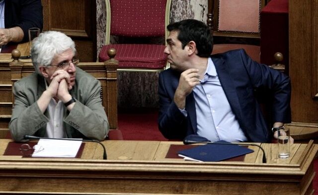 Σε μία συμβολική κίνηση, ο Παρασκευόπουλος καταργεί διάταξη για ασέλγεια παρά φύση μεταξύ αρρένων