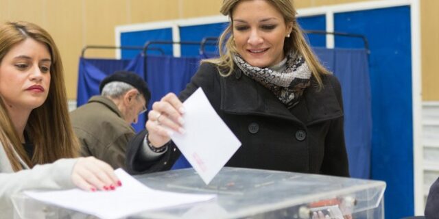 Στο ναδίρ η δύναμη των κομμάτων σύμφωνα με νέα δημοσκόπηση. ΣΥΡΙΖΑ και ΝΔ συγκεντρώνουν αθροιστικά μόλις 33%