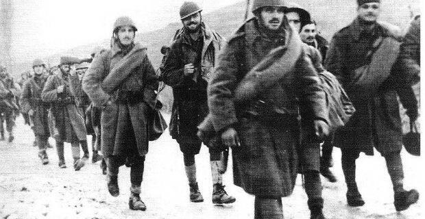 Μηχανή του Χρόνου: Τα Χριστούγεννα που οι Έλληνες στρατιώτες μοιράστηκαν το συσσίτιο τους με τους Ιταλούς αιχμαλώτους