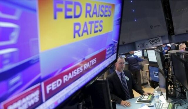 Ιστορική απόφαση της Fed: Αύξησε τα επιτόκια για πρώτη φορά από το 2006