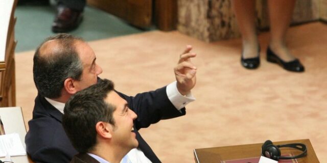 Καραμανλής σε Τσίπρα: ‘Η χώρα βυθίζεται, πρέπει να κάνεις το καθήκον σου’