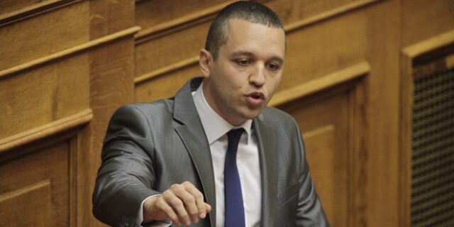 Υβριστικό παραλήρημα Κασιδιάρη στη Βουλή με βολές κατά πάντων