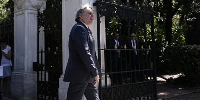Αύξηση εργοδοτικών εισφορών και εισφορών εργαζομένων για να σωθούν οι κύριες συντάξεις