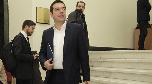 Τα σκυλιά ουρλιάζουν και πώς να ημερέψει ο νους μ’ ένα σεντόνι