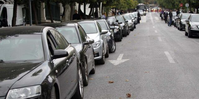Χάος με τα κρατικά αυτοκίνητα. Εντοπίστηκαν εικονικά τιμολόγια και μεταφορές ατόμων που έχουν αποβιώσει