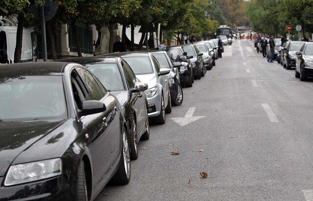 Χάος με τα κρατικά αυτοκίνητα. Εντοπίστηκαν εικονικά τιμολόγια και μεταφορές ατόμων που έχουν αποβιώσει