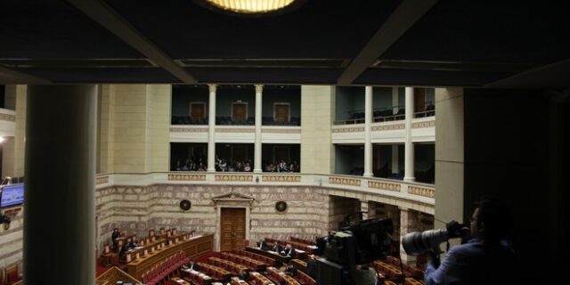 Σύμφωνο συμβίωσης: ένας γάμος και τρεις κηδείες