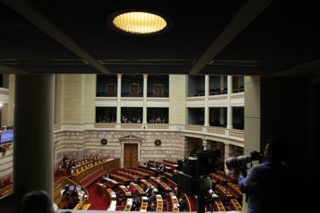 Σύμφωνο συμβίωσης: ένας γάμος και τρεις κηδείες