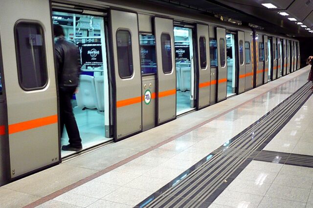 Άνδρας έπεσε στις ράγες του Μετρό Αμπελοκήπων