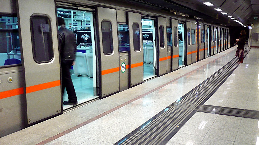 Άνδρας έπεσε στις ράγες του Μετρό Αμπελοκήπων