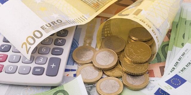 Πετσοκόβονται οι μισθοί στο δημόσιο. Επίθεση των σωματείων κατά της κυβέρνησης