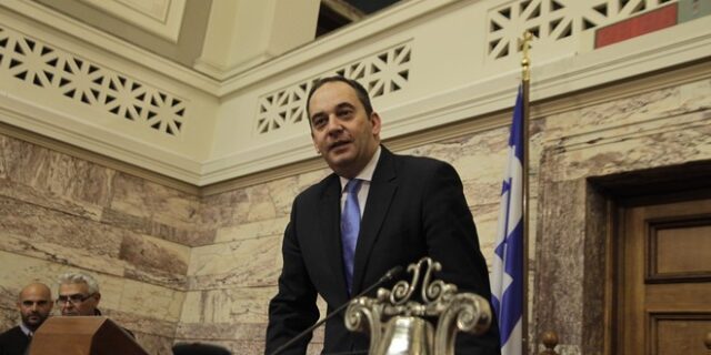Ο Πλακιωτάκης καθησυχάζει το εσωτερικό της ΝΔ ότι δε θα δώσει συναίνεση στον Τσίπρα