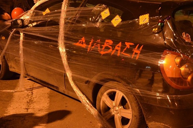 Αν θες να βρεις το αυτοκίνητό σου ‘χριστουγεννιάτικο’, ξαναπάρκαρε σε διάβαση