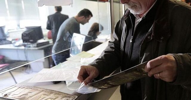 Επιστρέφονται πινακίδες, άδειες οδήγησης και κυκλοφορίας