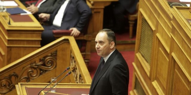 Πλακιωτάκης: Ο Τσίπρας έχει την ψευδαίσθηση ότι κυβερνά