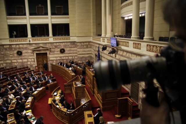 Υπερψηφίστηκε ο προϋπολογισμός, “καταψηφίστηκε” η συναίνεση στη Βουλή