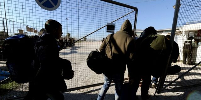 Παραμονή των προσφύγων για τρεις μήνες στο Ελληνικό