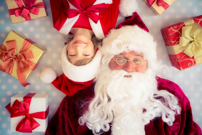 ‘Μαμά υπάρχει ο Άγιος Βασίλης;’. Να πείτε την αλήθεια ή να αφήσετε τα παιδιά να ζήσουν τη μαγεία των Χριστουγέννων;