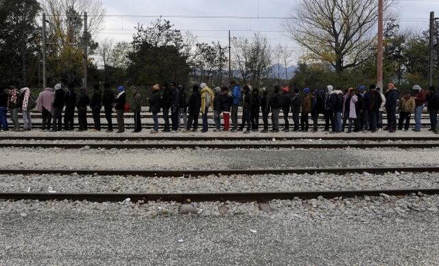 Κλείσιμο συνόρων και έξοδο της Ελλάδας από τη Σένγκεν ζητεί ο Μαριάς