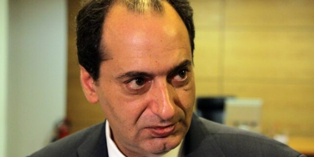 Σπίρτζης: Ιδού οι μετακλητοί του Ποταμιού. Θεοδωράκης: Εμείς έχουμε μόνο τρεις, εσεις;