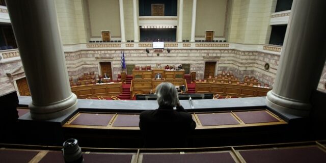 Νόμο που θα προστατεύει τους μικροδανειολήπτες, προανήγγειλε ο Σταθάκης