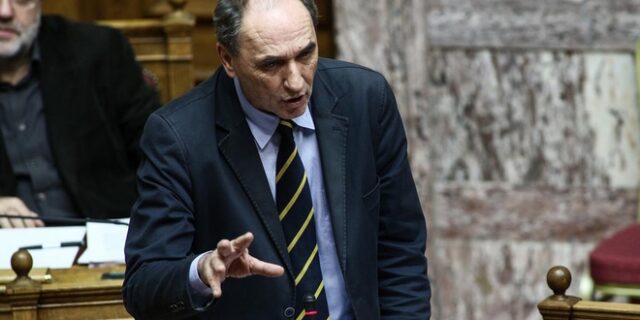 Σταθάκης: Εκτός πραγματικότητας τα περί μεταβίβασης στεγαστικών και αγροτικών δανείων